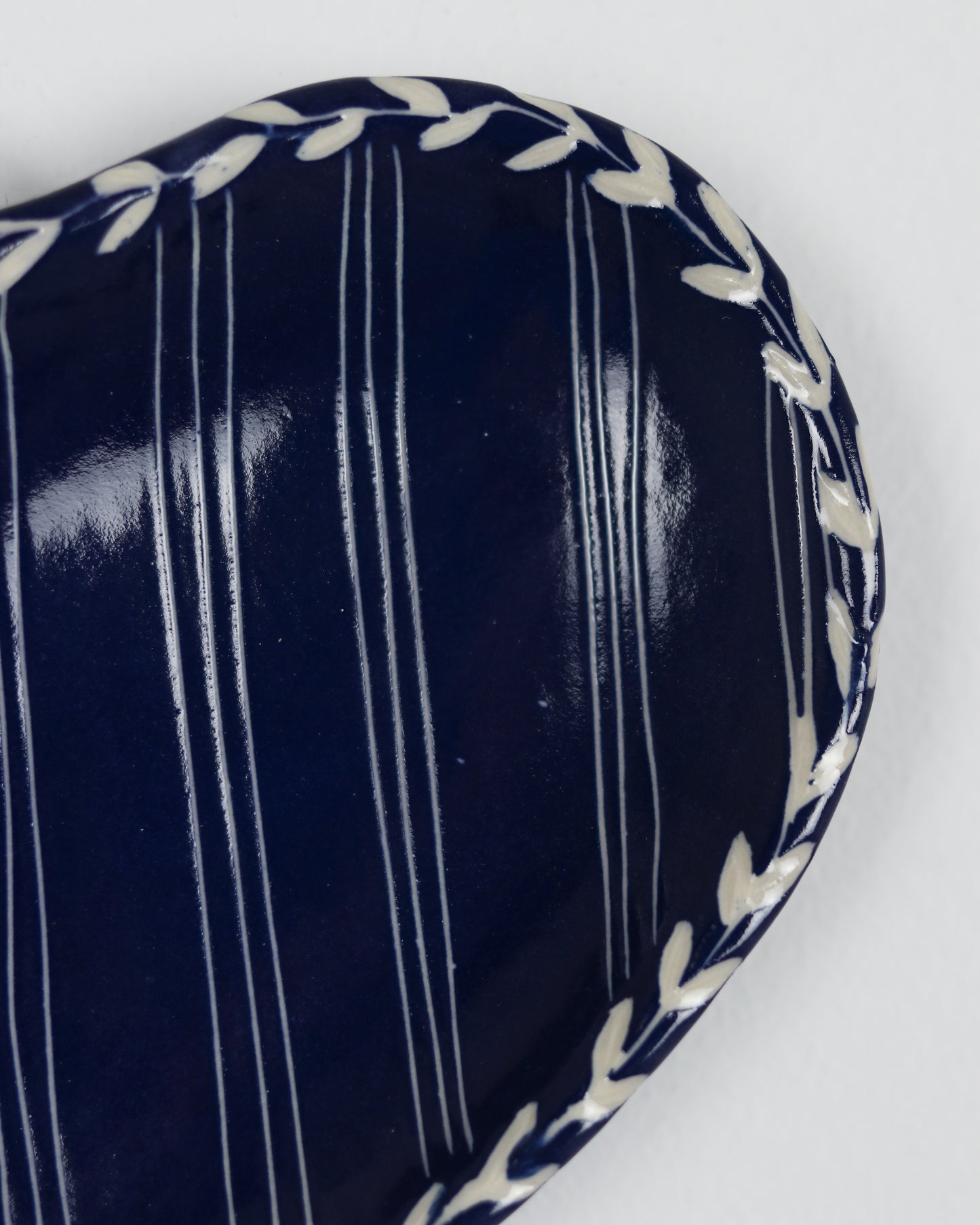 Hanging Heart Dish with Stripes & Leaves