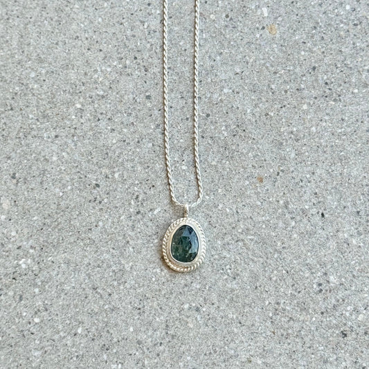 Jordy Trim Blue Kyanite Necklace