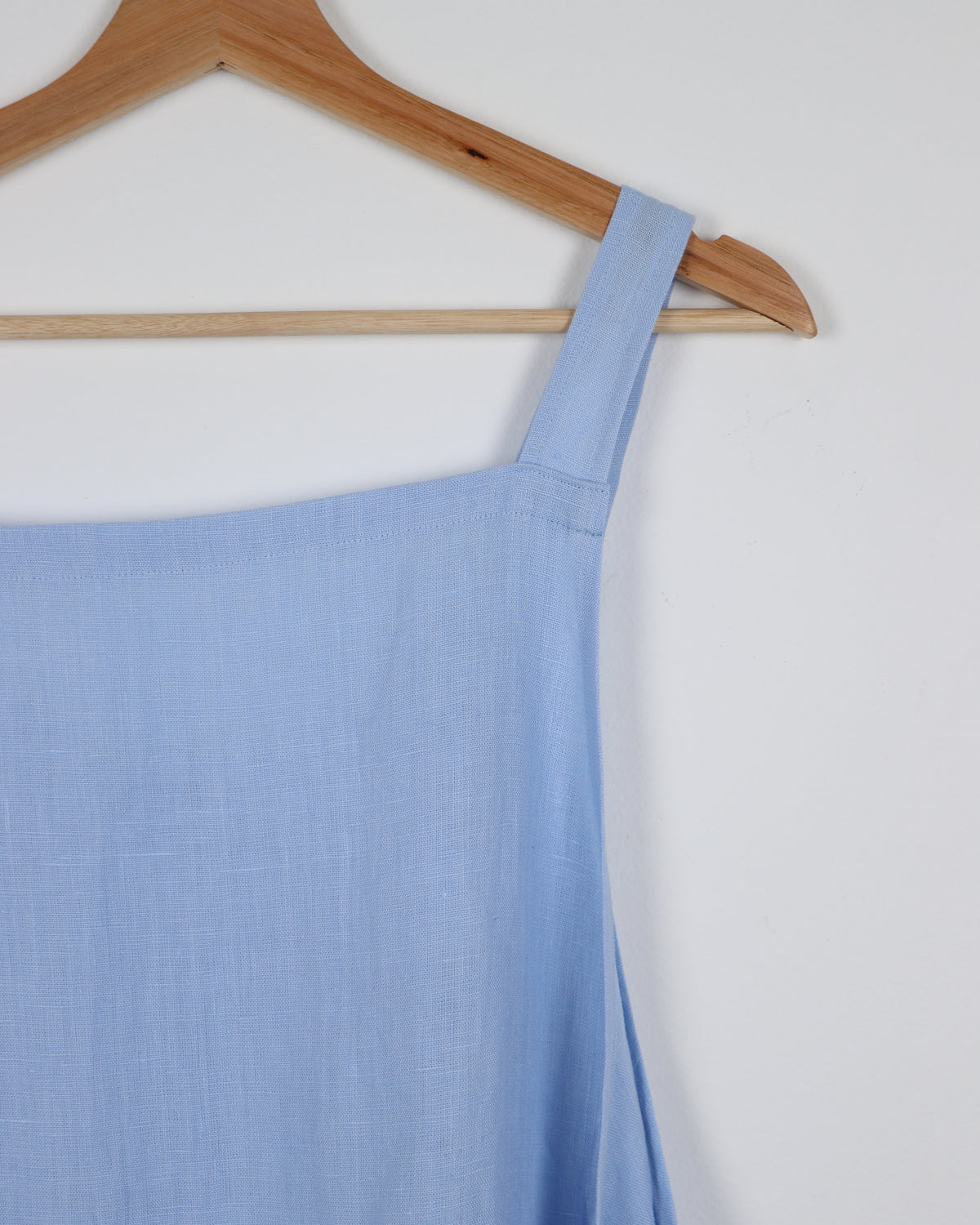 Vera Linen Apron in Pale Blue