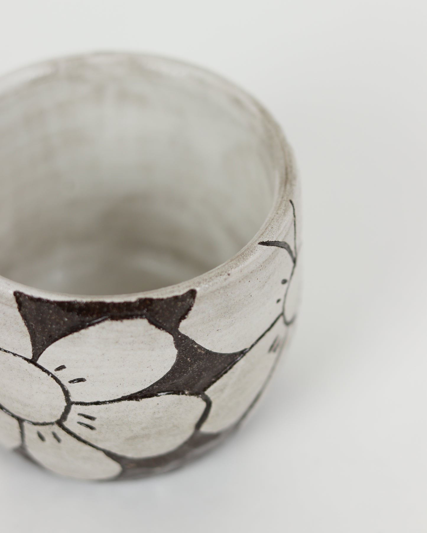 Carved Daisy Cup 3