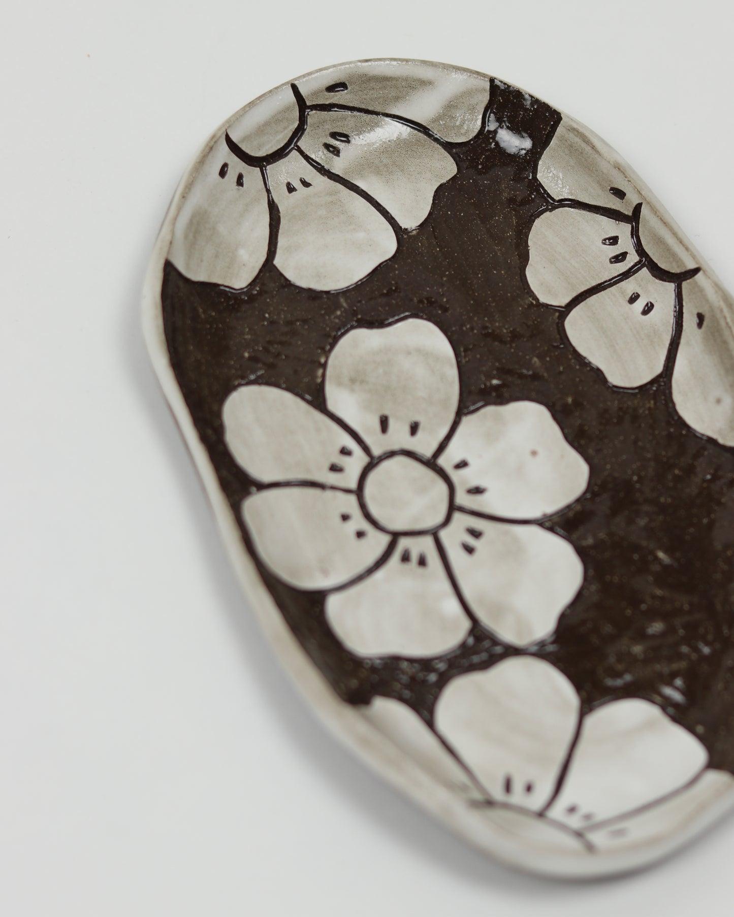 Oval Carved Flower Plate
