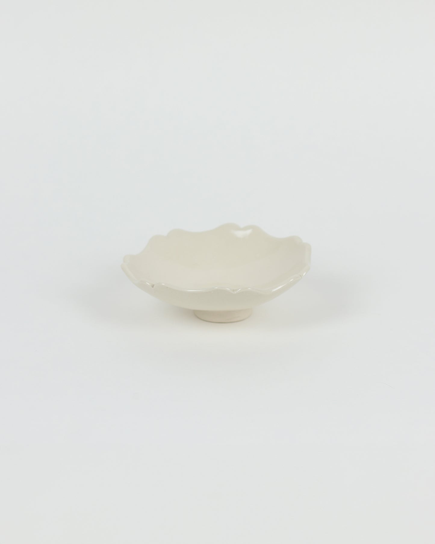 Scalloped Bowls White