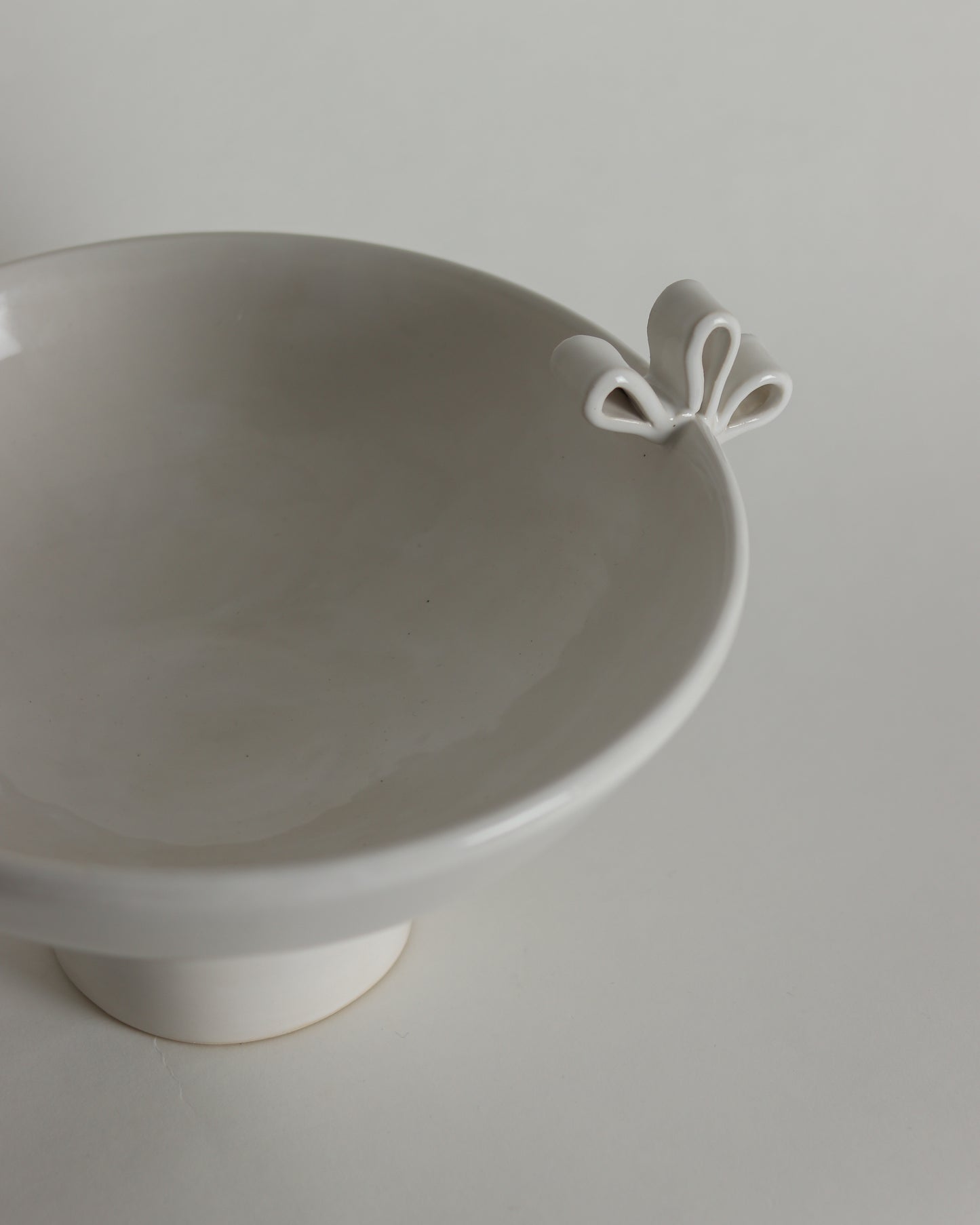 Bowl Pedestal with Bows